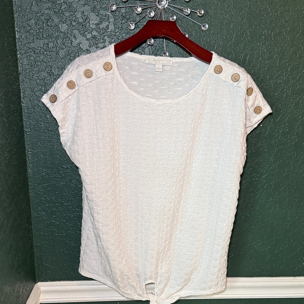 Juniper + Lime Short Sleeve Knit Top Textured Pattern Wooden Buttons Large